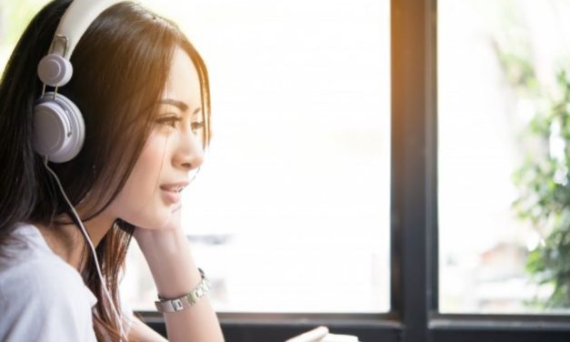 Mendengarkan Musik Dan Kerja Lebih Efektif: Apakah Benar?