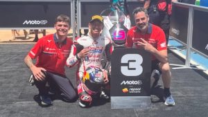 Momen Veda Ega Pratama Hindari Siraman Sampanye Di Moto3 Brasil