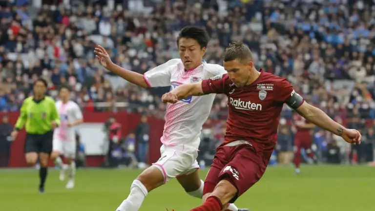 Lukas Podolski Pamit, Kisah Karier Dan Jejaknya Di Dua Negara