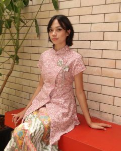 Inspirasi Fashion Hari Kartini: Soft Pink, Feminin, Dan Fresh