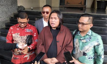 Awkarin Absen Panggilan Polda Terkait Endorse Umrah Hanania