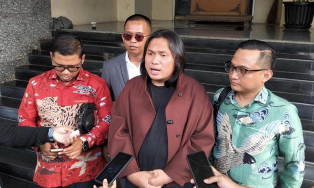 Awkarin Absen Panggilan Polda Terkait Endorse Umrah Hanania