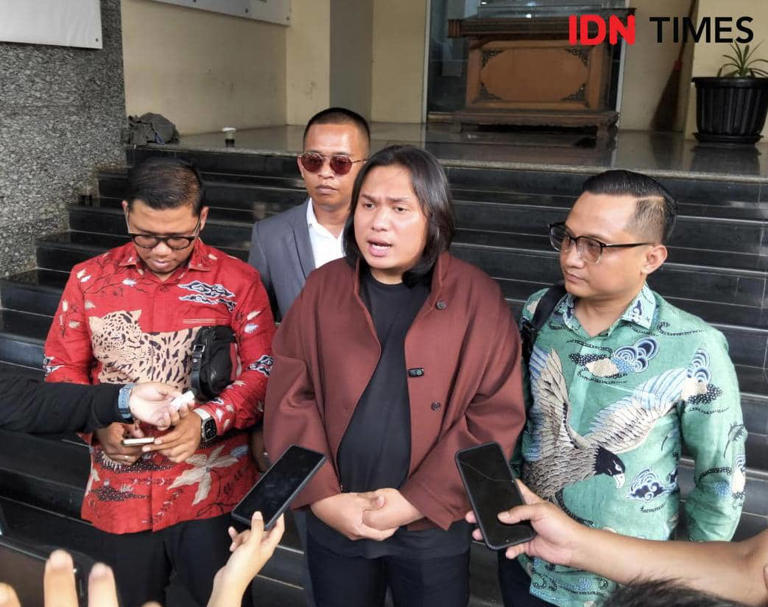 Awkarin Absen Panggilan Polda Terkait Endorse Umrah Hanania