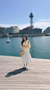 Outfit Summer Yunita Siregar Di Barcelona Tuai Pujian Netizen