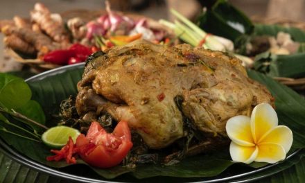 Ayam Betutu: Kuliner Khas Bali, Kaya Rempah, Menggugah Selera