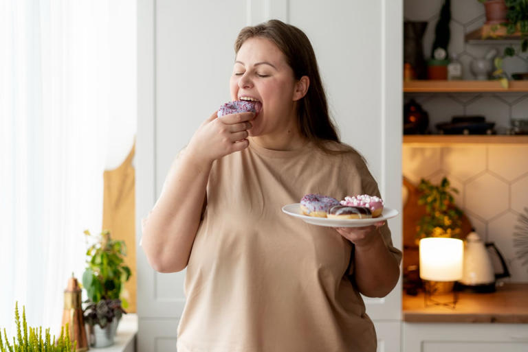 Stop Salahin Makan! Ini Faktor Penyebab Berat Badan Cepat Naik