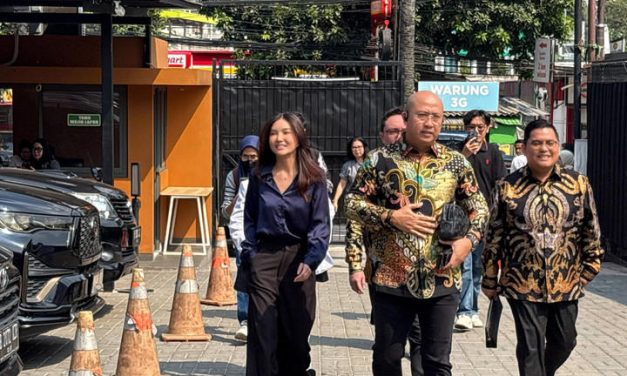 Sarwendah Dan Ruben Onsu Bertemu Di Sidang Hak Asuh Anak