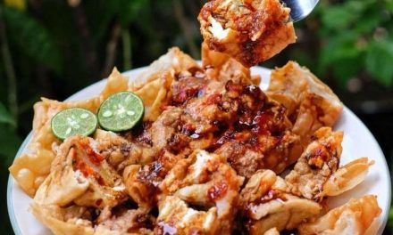 Batagor, Kuliner Khas Bandung Yang Gurih & Menggugah Selera