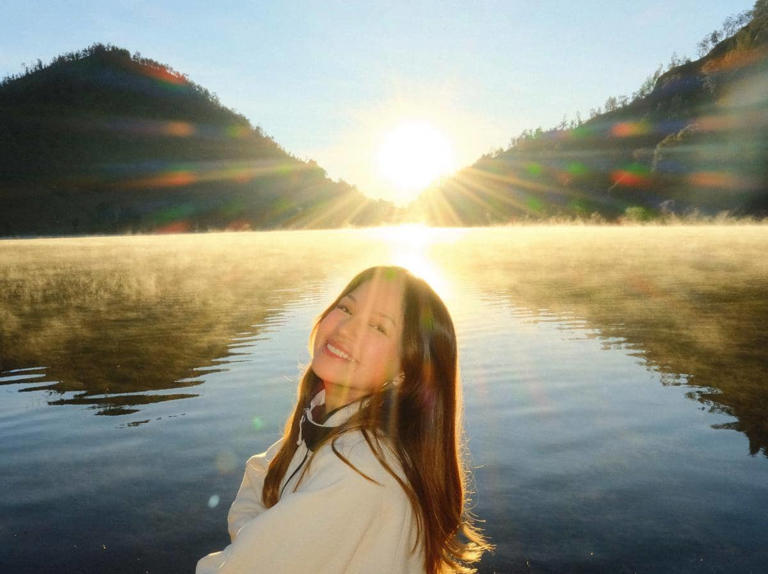 Cantiknya Bella Graceva Saat Nikmati Sunrise Di Ranu Kumbolo