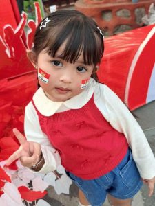 Potret Gemas Cunda Anak Denny Caknan Ikut Lomba Agustusan