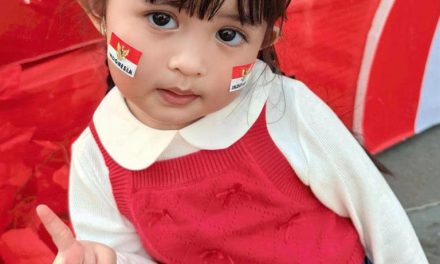 Potret Gemas Cunda Anak Denny Caknan Ikut Lomba Agustusan