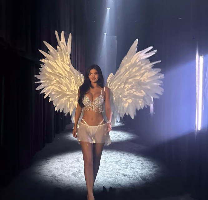 Fantastis Banget! Fantasy Bra Kylie Jenner Bernilai US$50 Juta