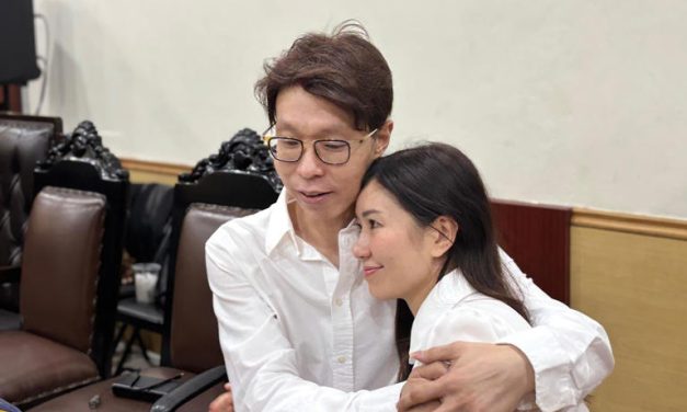Cinta Teruji! Reni Effendi Tetap Setia Dampingi Richard Lee