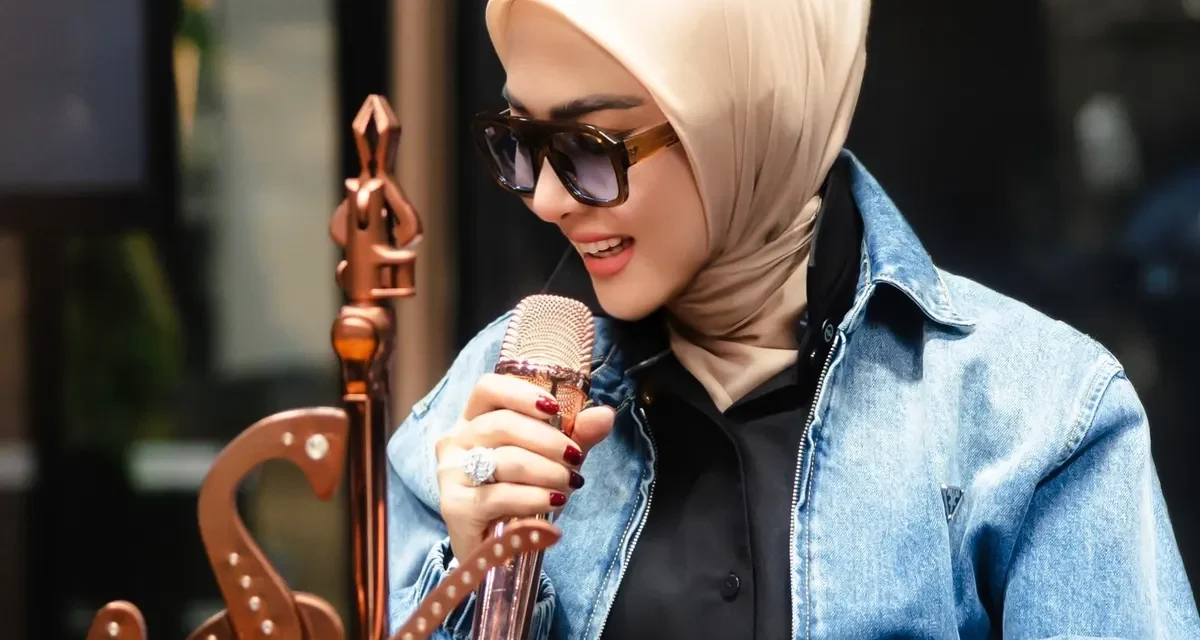 Comeback Elegan! Syahrini Hadir Dengan Lagu Kau Yang Utama
