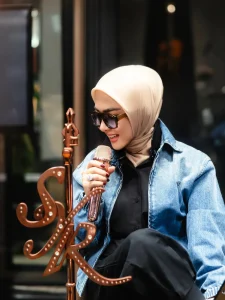Comeback Elegan! Syahrini Hadir Dengan Lagu Kau Yang Utama