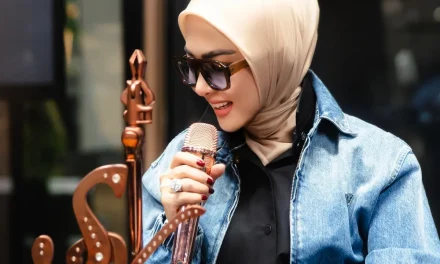 Comeback Elegan! Syahrini Hadir Dengan Lagu Kau Yang Utama