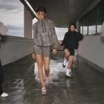 Tampil Berani! Zendaya x On Usung Motif Python Koleksi Terbaru