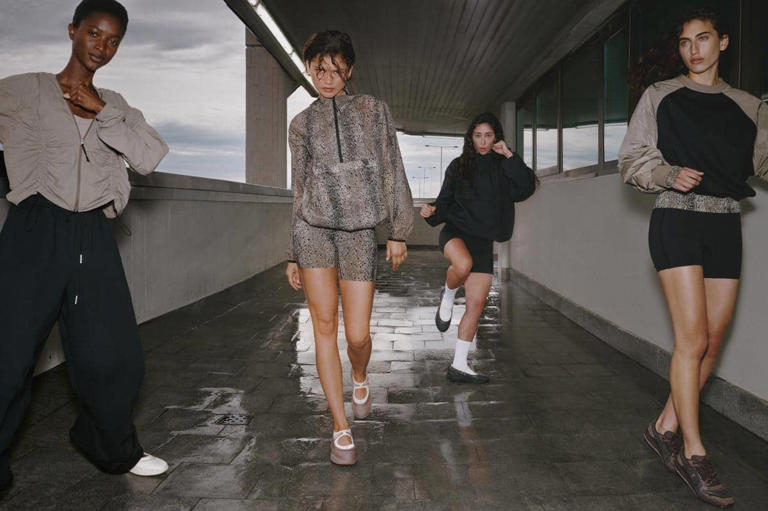 Tampil Berani! Zendaya x On Usung Motif Python Koleksi Terbaru